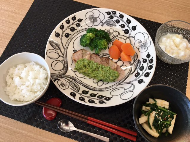 豚肉のさっぱりアボカドソース定食